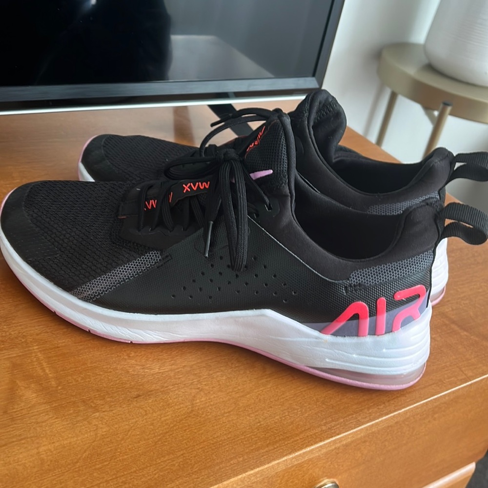 Nike Air Max Bella - Black and Pink